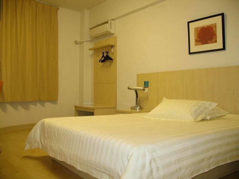 Jinjiang - Yixian Road Hotel 3*